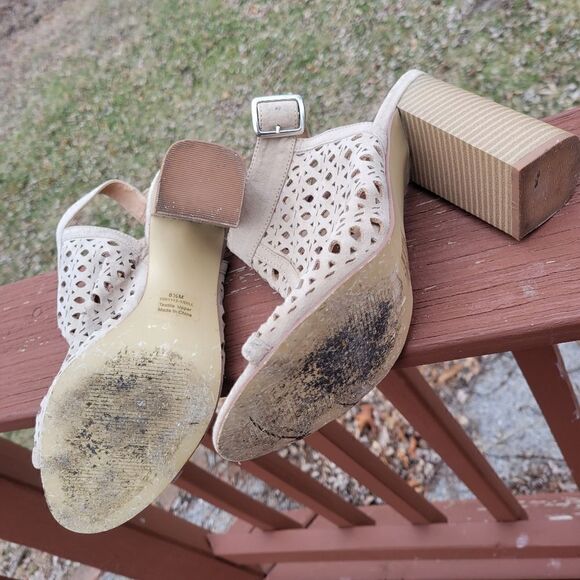 Penny Loves Kenny Beige Laser Cut Open Toe Stacked Heel Sandals Size 8.5 - Picture 7 of 12